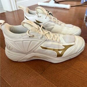 Mizuno White and Gold Athletic Shoes